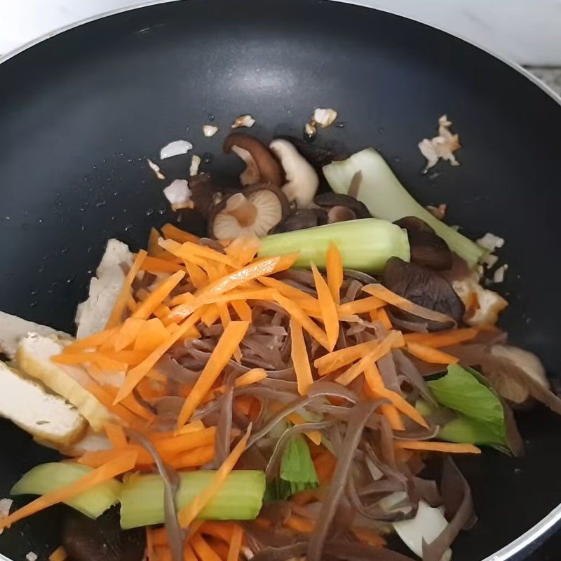 Step 3 Stir-fry Vermicelli Stir-fried Vermicelli with Vegetarian Pork