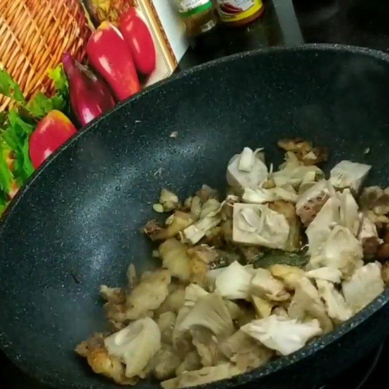 Step 3 Stir-fried jackfruit with pork Belly