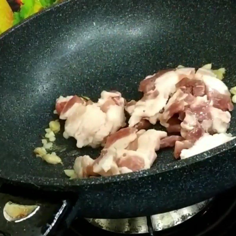 Step 3 Stir-Frying Jackfruit with Meat Young Jackfruit Stir-Fried with Pork Belly