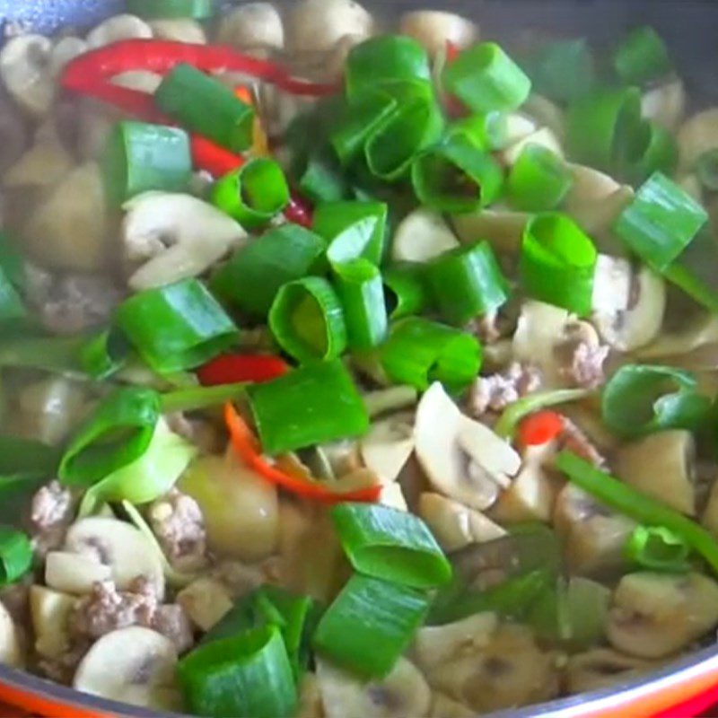 Step 2 Sautéed mushrooms with pork Sautéed oyster mushrooms with pork