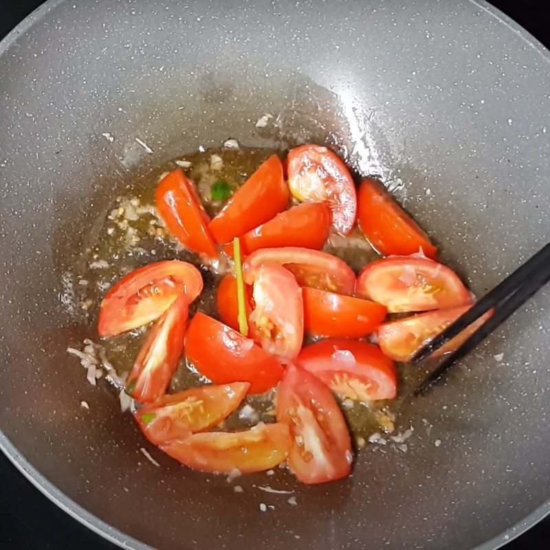 Step 3 Stir-fried squid