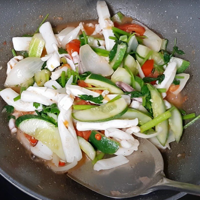 Step 3 Stir-fried squid