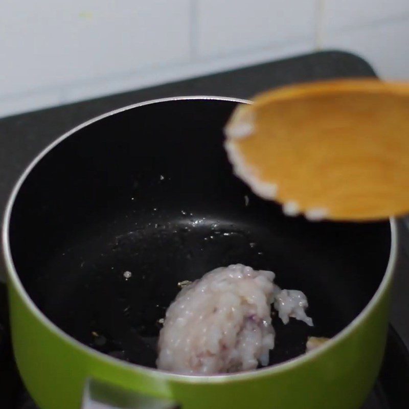 Step 3 Sauté the squid with green bean porridge and pumpkin