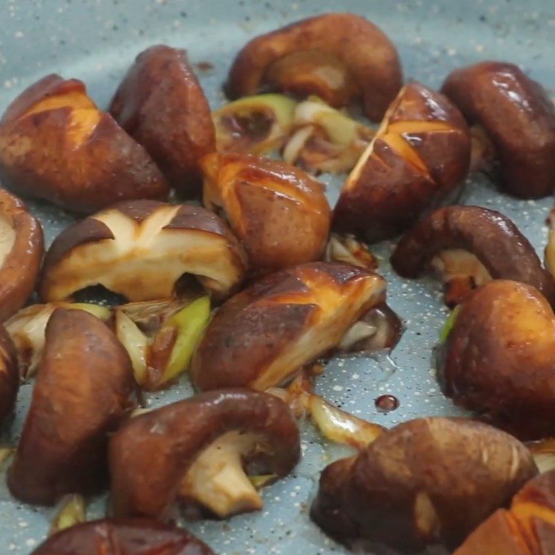 Step 3 Sautéing mushrooms for vegetarian noodle soup