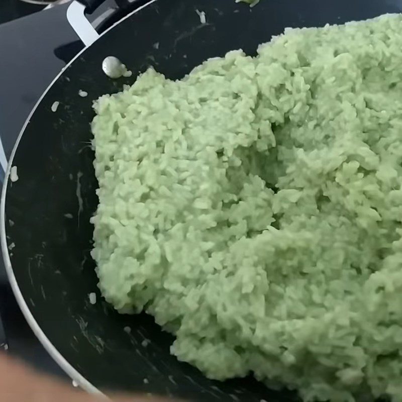 Step 4 Sauté the sticky rice Sticky rice cake with coconut and mung bean filling