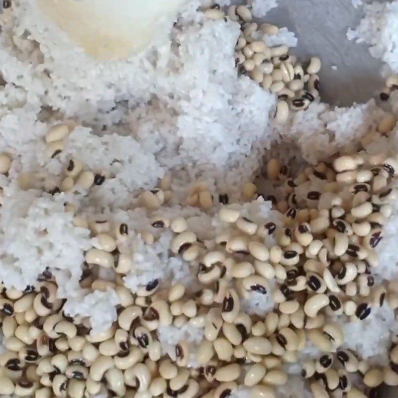 Step 3 Stir-fry sticky rice and mix with beans Coconut leaf cake Ben Tre