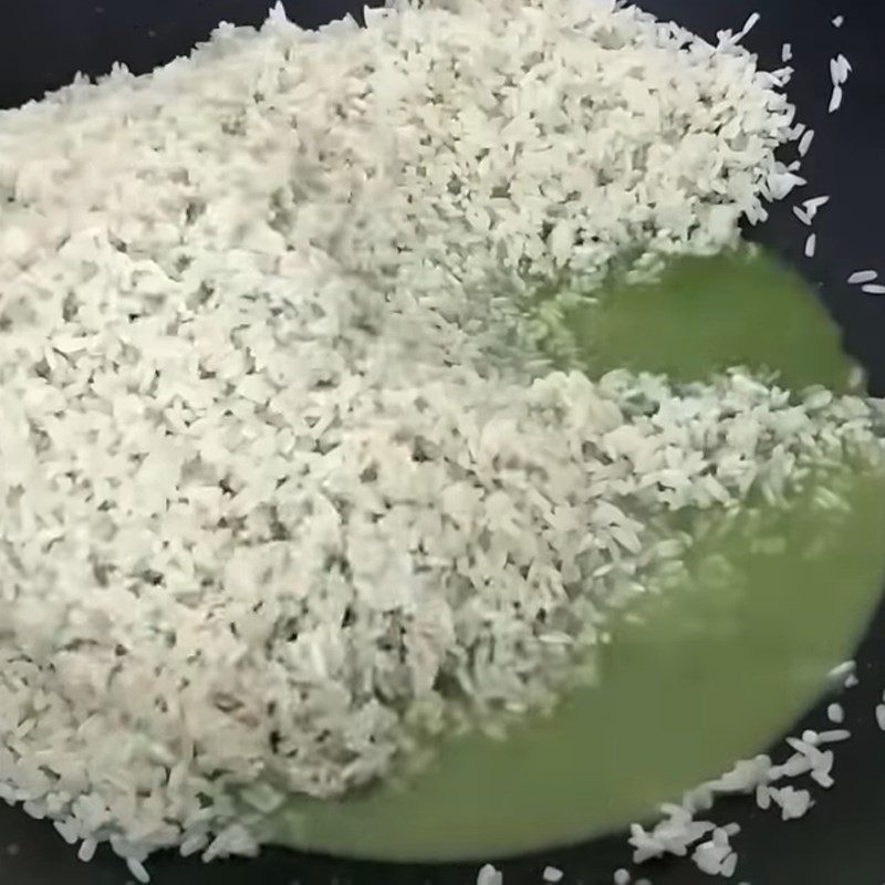 Step 4 Sauté the sticky rice Sticky rice cake with coconut and mung bean filling