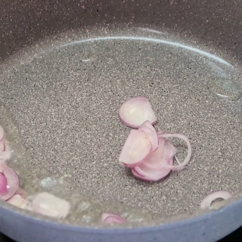 Step 4 Stir-fry the filling for Hai Phong Water Fern Cake