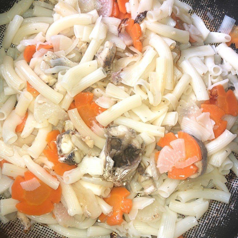 Step 5 Stir-fried noodles with snakehead fish Stir-fried noodles with snakehead fish