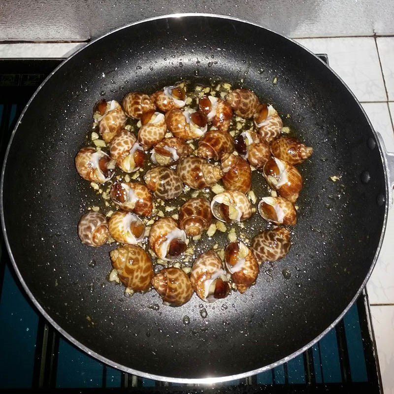 Step 2 Stir-fried sea snails Stir-fried sea snails with butter and garlic (Recipe shared by users)