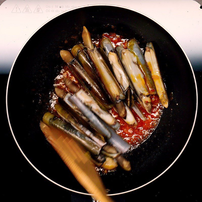 Step 3 Sautéed Razor Clams Garlic Butter Sautéed Razor Clams