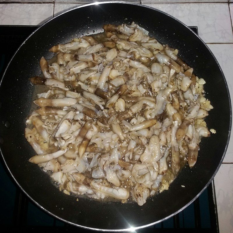 Step 3 Stir-fry razor clams with vermicelli Stir-fried razor clams with vermicelli