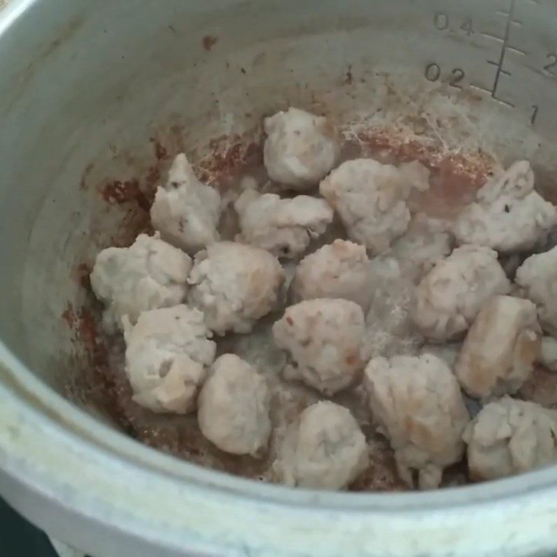 Step 2 Stir-fry the fish cakes for Fish Cake Soup with Gourd