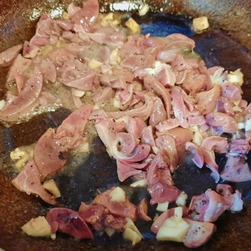 Step 3 Stir-fried liver and chicken gizzards Chicken gizzards stir-fried with bean sprouts