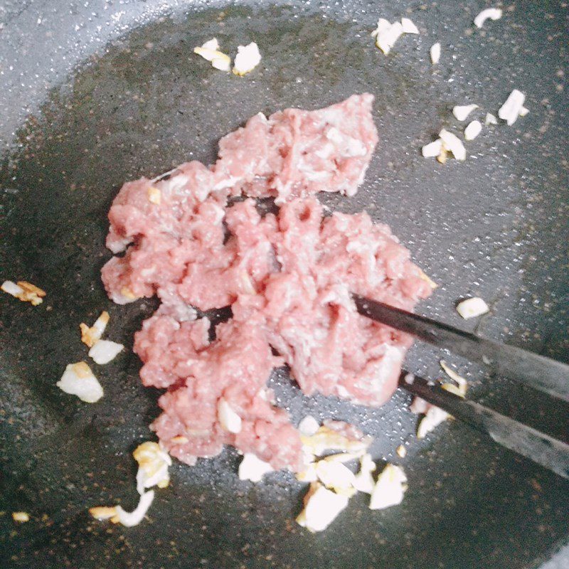 Step 2 Stir-fry the beef Beef stir-fried noodles