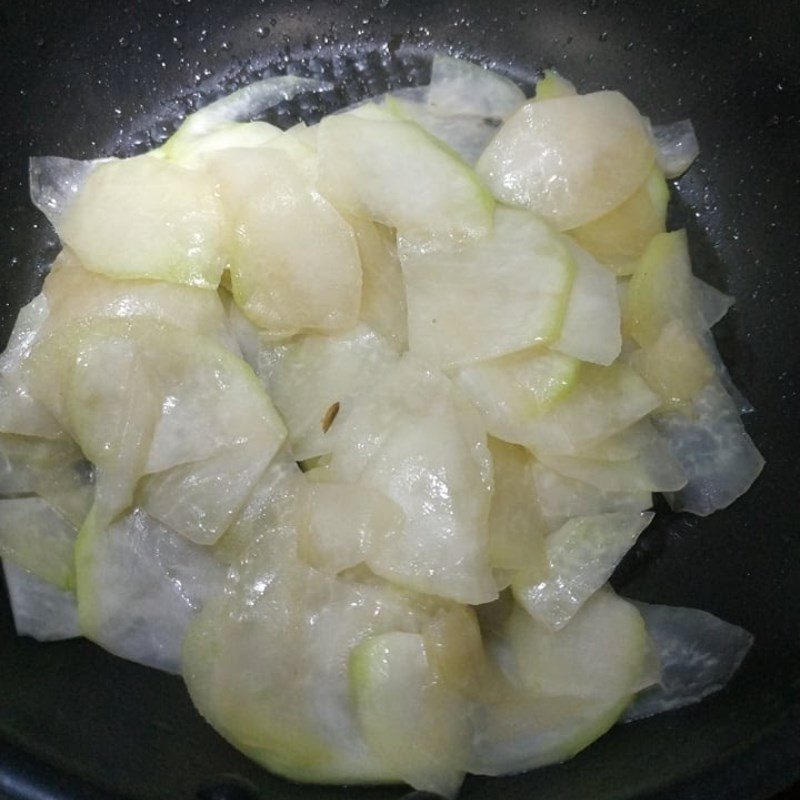 Step 2 Stir-fry kohlrabi Stir-fried kohlrabi with chicken intestines