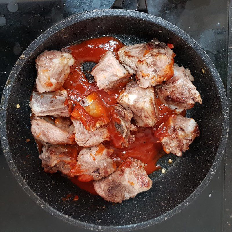 Step 5 Stir-fried sour and spicy ribs Stir-fried sour and spicy ribs