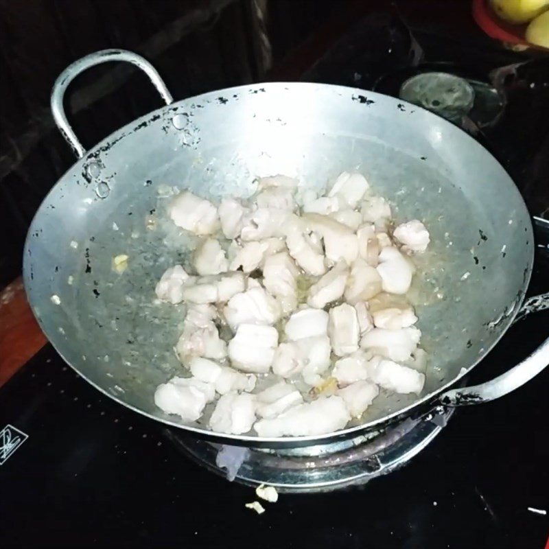 Step 2 Stir-frying meat Jackfruit stew with meat