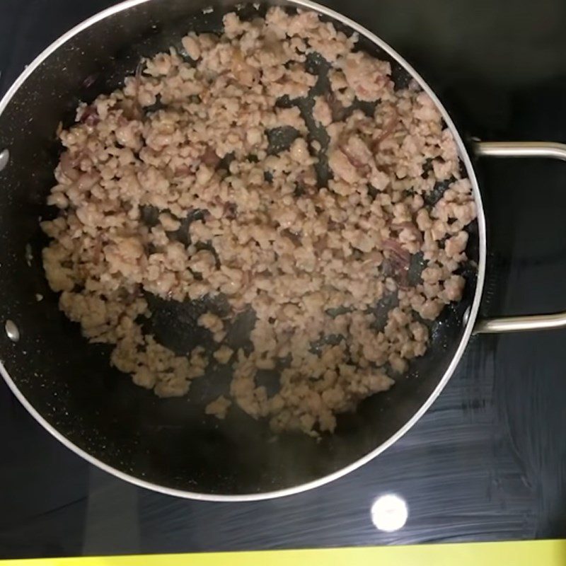 Step 2 Stir-fried minced meat Tomato egg soup with minced meat