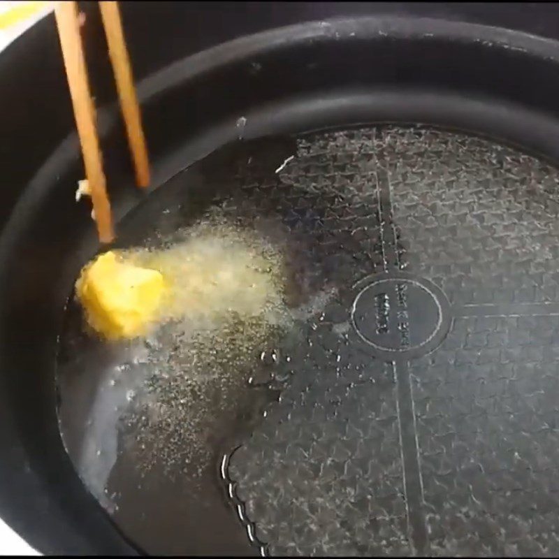 Step 2 Stir-fry beef for pumpkin soup with beef