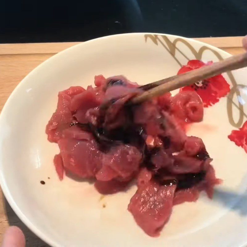 Step 3 Stir-fried beef Crispy seared pho with beef