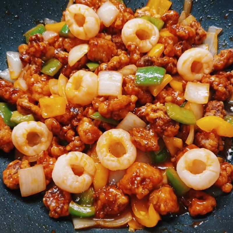 Step 5 Stir-fried meat with sauce and vegetables Pork stir-fried with lychee