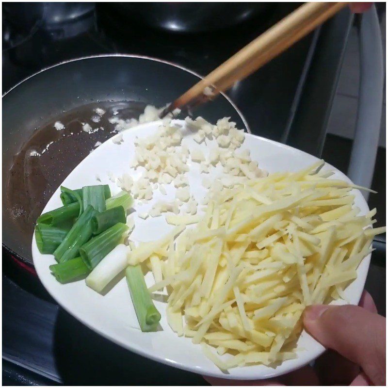 Step 3 Stir-fried chicken heart Stir-fried chicken heart with scallions and ginger