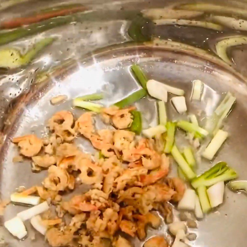 Step 2 Sauté dried shrimp for shrimp soup