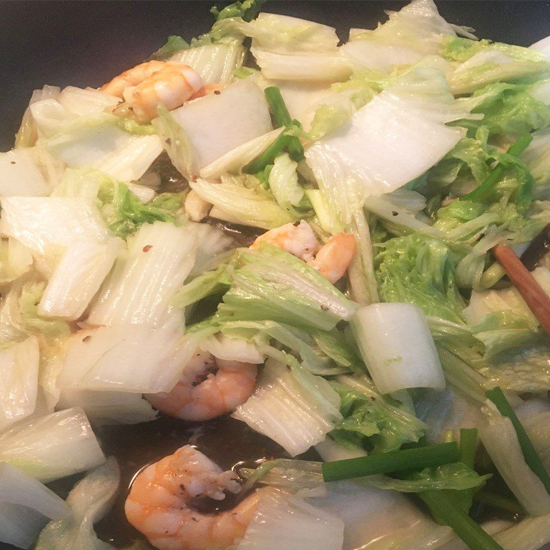 Step 3 Stir-fried shrimp with Napa cabbage Stir-fried Napa cabbage with shrimp