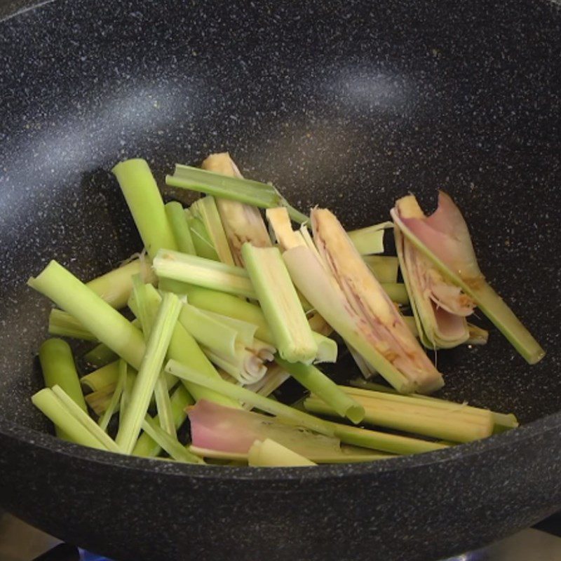 Step 5 Stir-fry jackfruit fiber with lemongrass Jackfruit fiber with lemongrass and chili