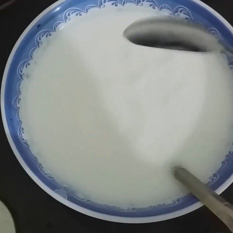 Step 2 Blend Rice with Water for Nghệ An Rice Cake