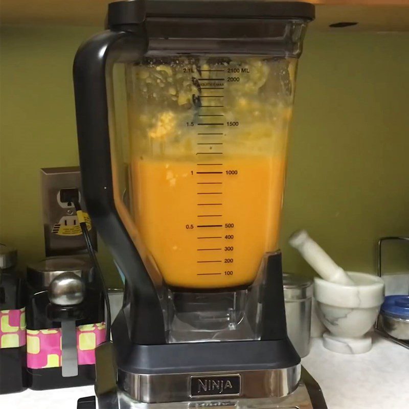 Step 2 Blend the mango for the two-layer pink smoothie