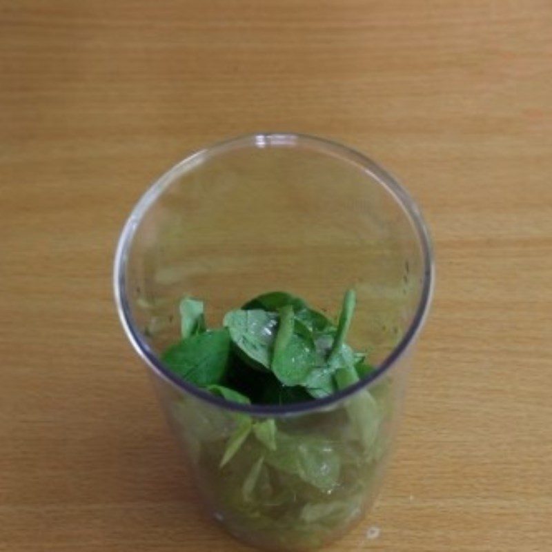 Step 3 Blending water spinach Shrimp porridge with water spinach