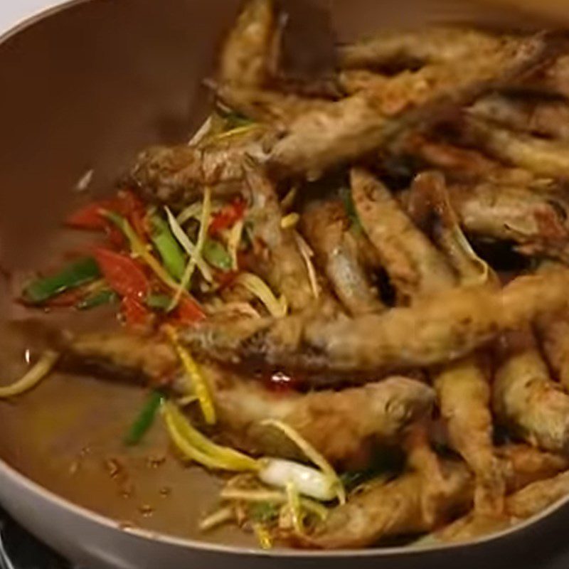 Step 3 Stir-frying Fish with Butter and Garlic Fried Butter Garlic Fish