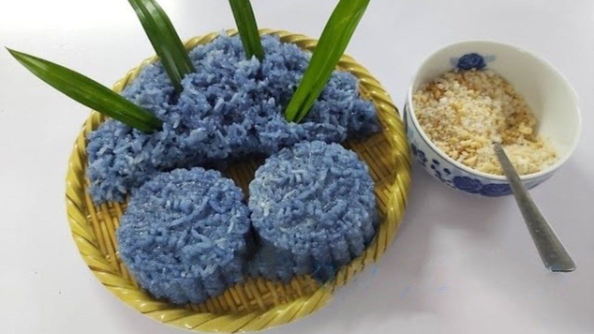 Blue Butterfly Pea Sticky Rice with Pandan Leaves using a Rice Cooker