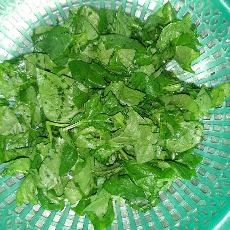 Step 2 Prepare other ingredients for Malabar spinach soup with minced pork