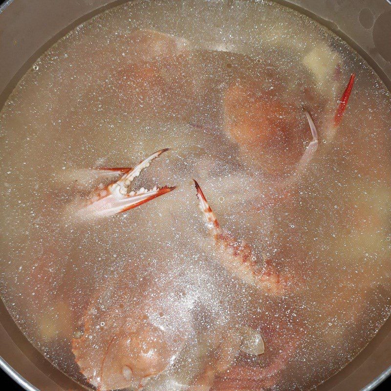 Step 2 Cooking crab broth for Malabar spinach soup