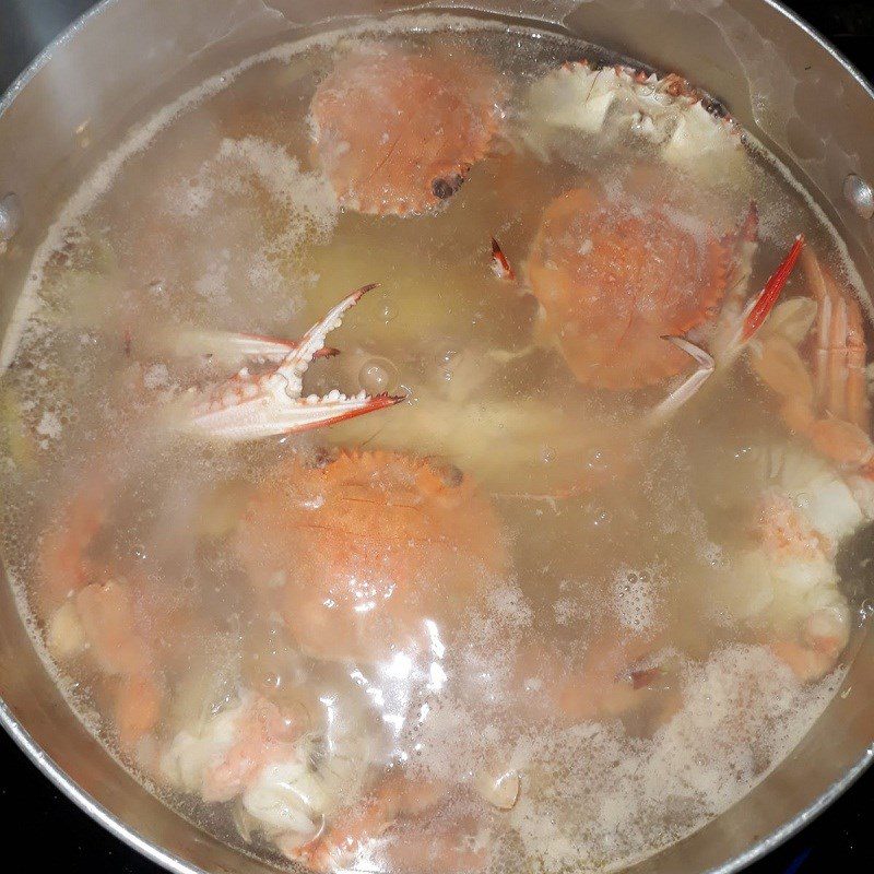 Step 3 Cooking Malabar spinach soup Crab Malabar spinach soup